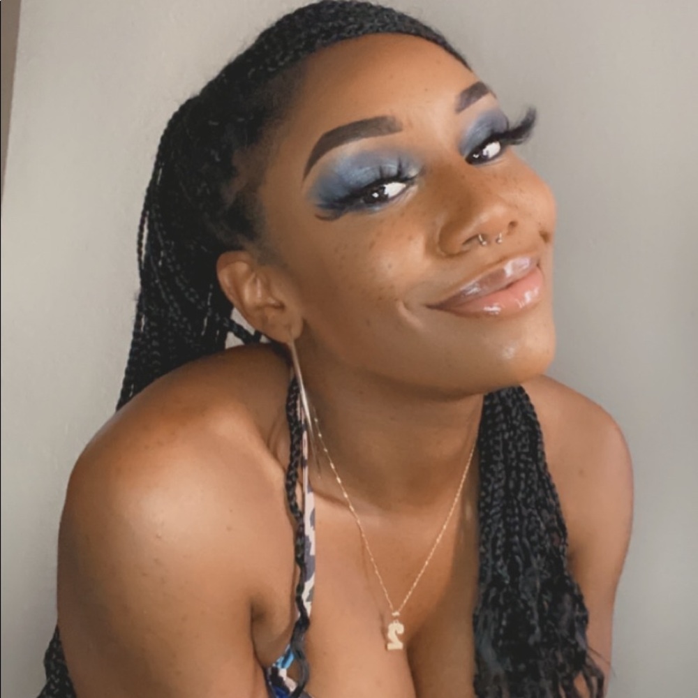 Meet your Posher, Ayanna